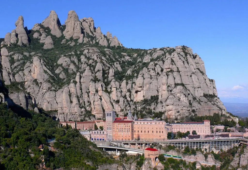 Barselona'dan özel araç ile Montserrat Manastırı, şarap tadımı ve Katalonya turu