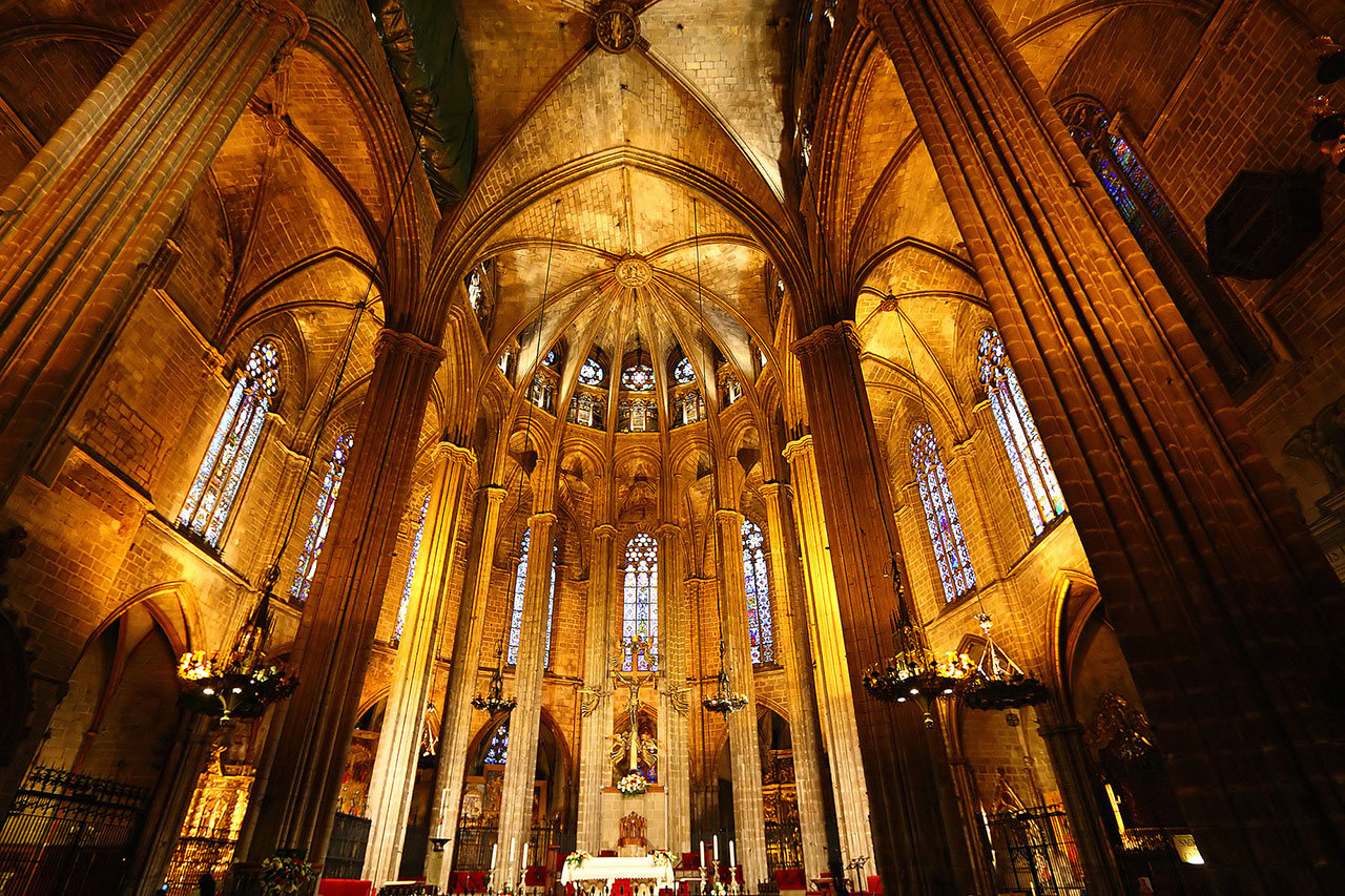 Barselona katedralinin içi