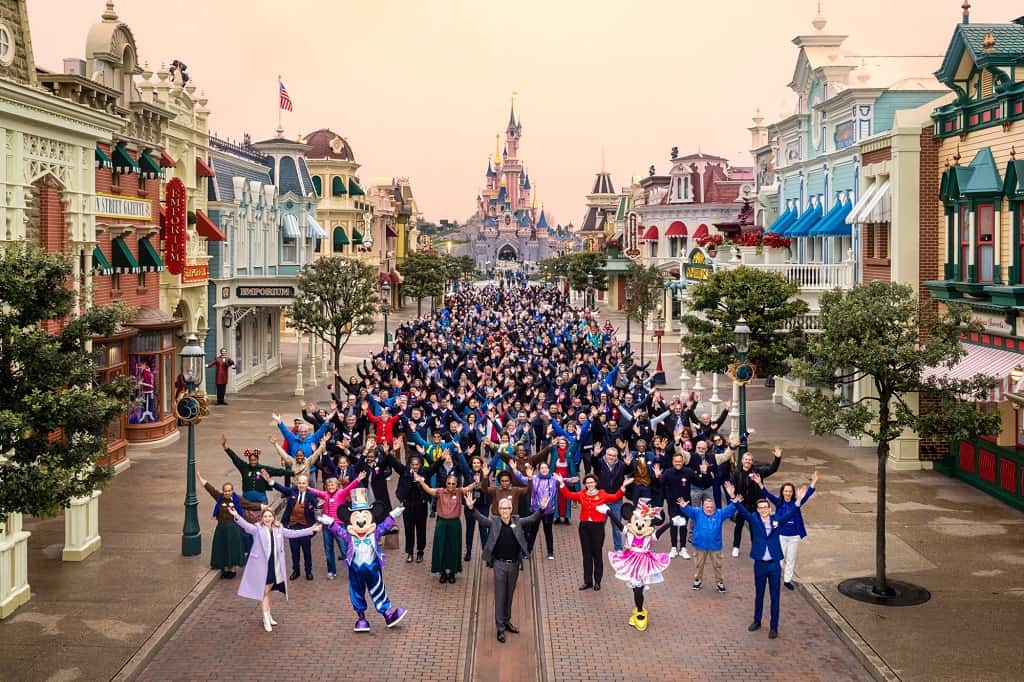 visiting hours, opening and closing days for Disneyland Paris