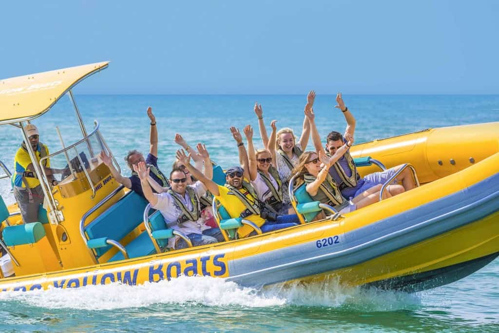 Schnellboot- und Mega-Yacht-Tour in Dubai. Preise für private Boots- und "Schnellboot"-Touren in Dubai