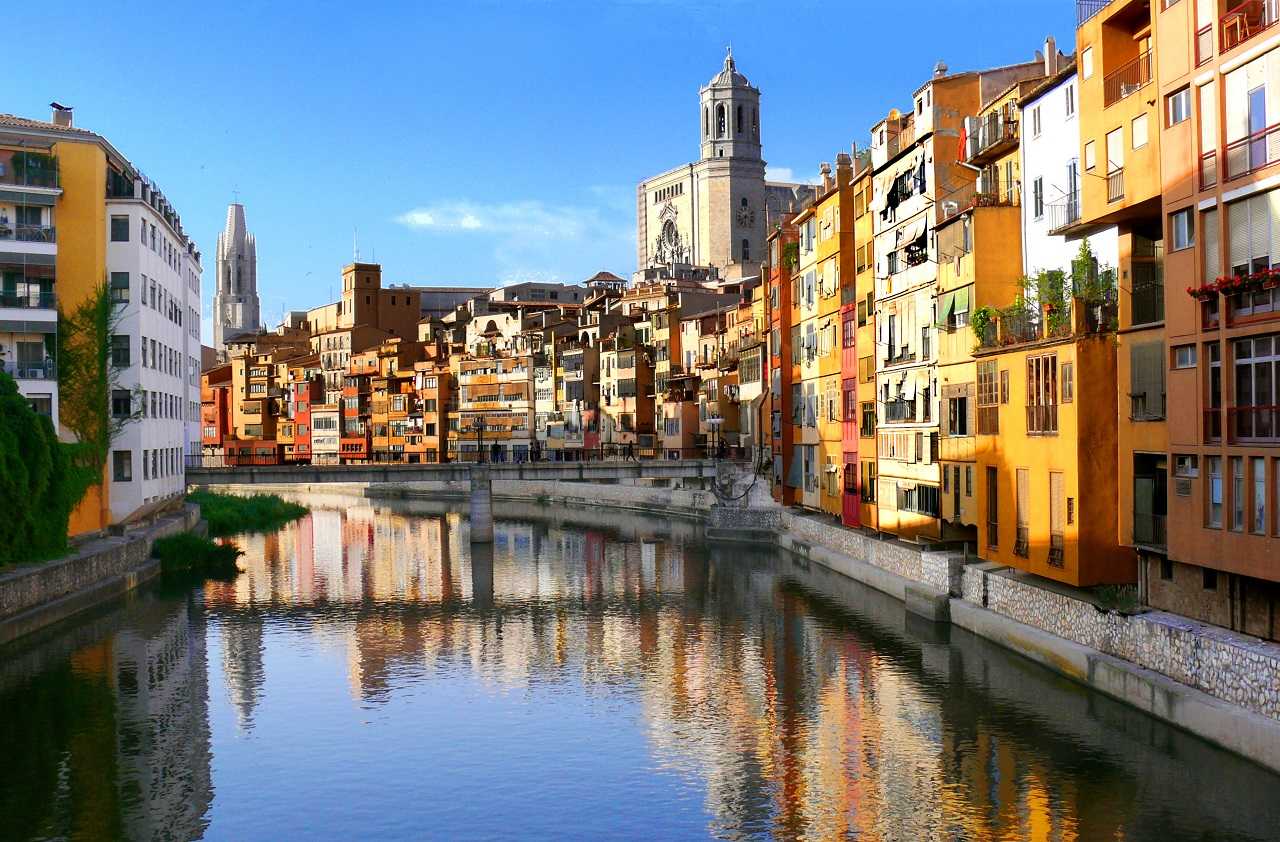 how to go to Girona and Figueres