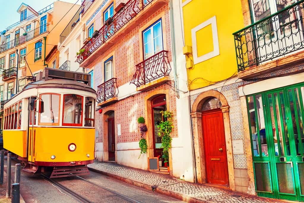 Private tours in Lisbon. City tour and excursions in English in Porto and Portugal.