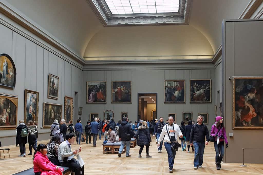 Louvre'i Muuseumi Piletid, sissepääs reast vahele