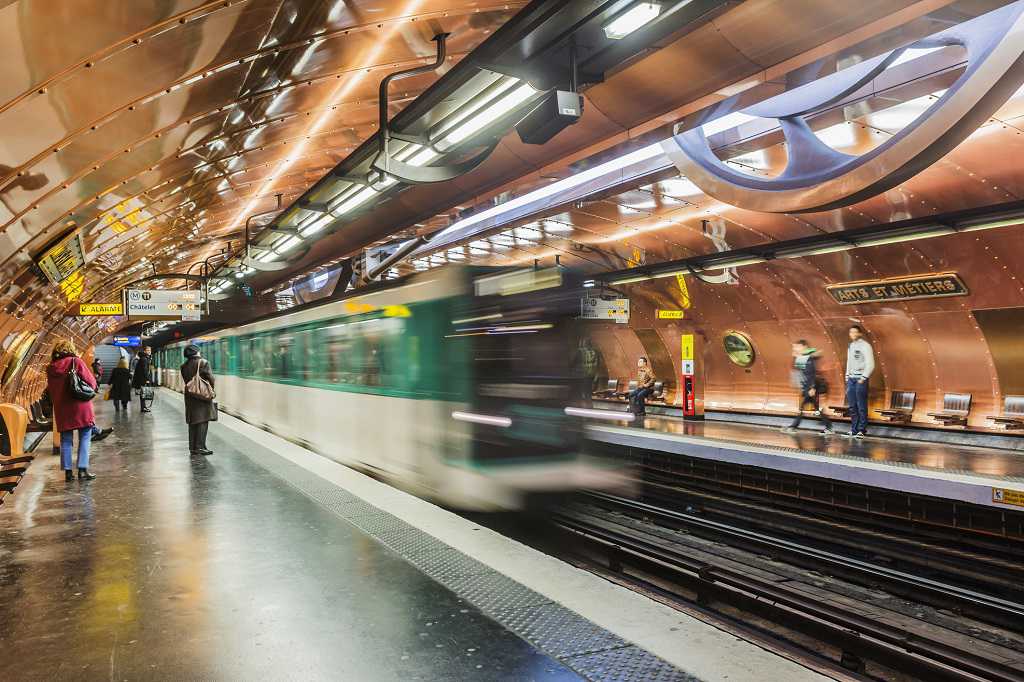 cena lístka na parížske metro, výhodné a úsporné ceny mesačných kariet