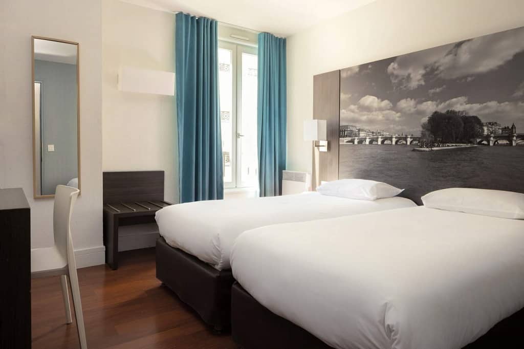 10 centrálne umiestnených lacných hotelov v Paríži za menej ako 100 €