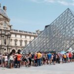 كيفية حجز وشراء تذاكر دخول سريعة في باريس لمتحف اللوفر والمتحف وبرج إيفل وقصر فرساي وجولة بالقارب في نهر السين
