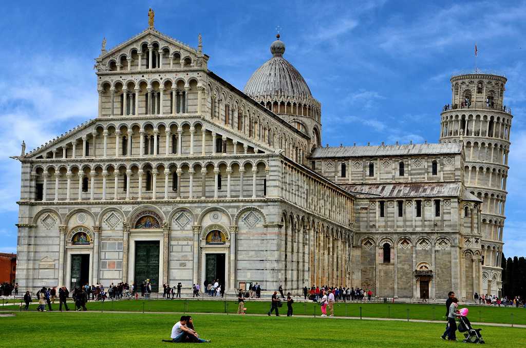 entrance to pisa cathedral and tower