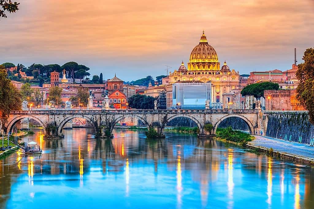 Tur kota di Roma dalam bahasa Indonesia