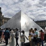 Tur al Muzeului Luvru din Paris