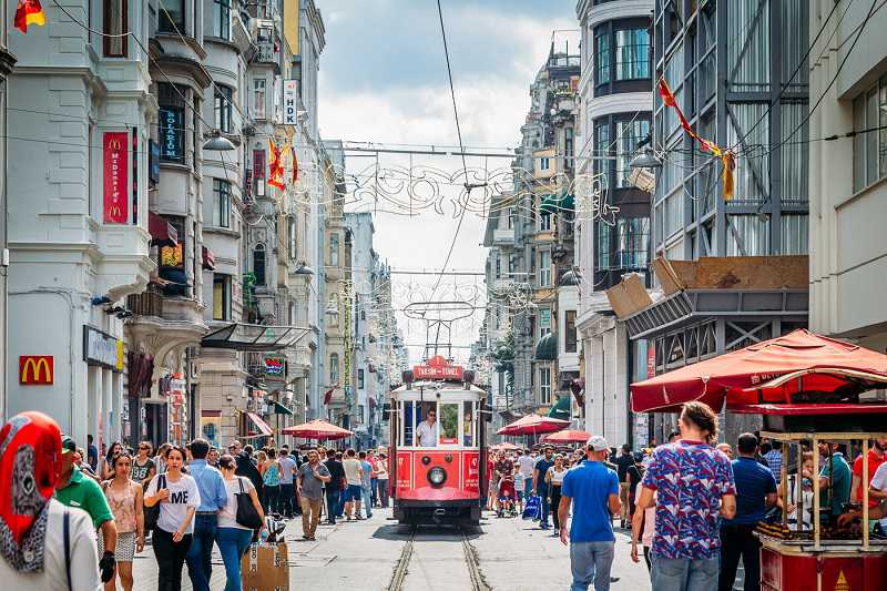 wandeling in Europese kant van Istanboel; Taksim, Istiklal Street, Boyoğlu, Pera